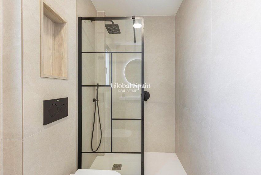 Neubau - VILLA -
LOS ALCÁZARES