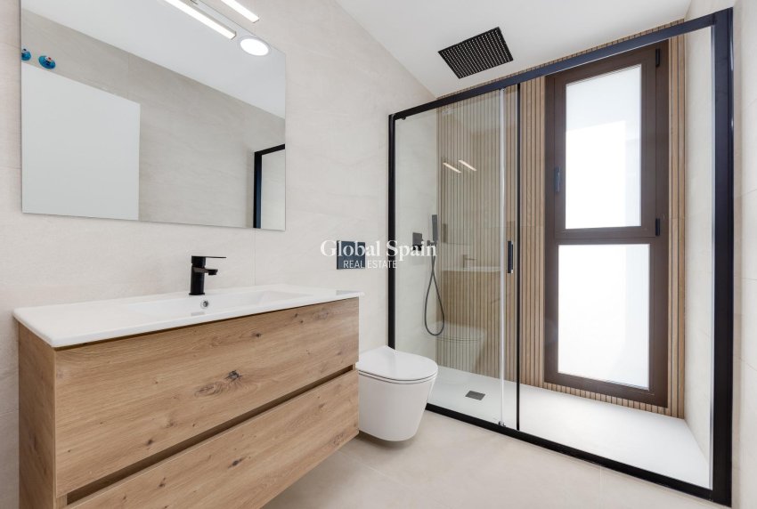 Neubau - VILLA -
LOS ALCÁZARES