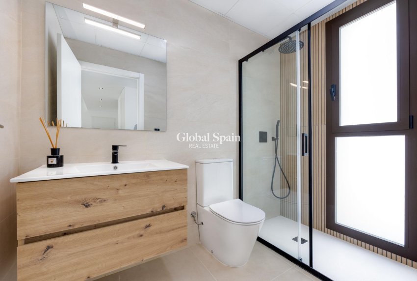 Neubau - VILLA -
LOS ALCÁZARES