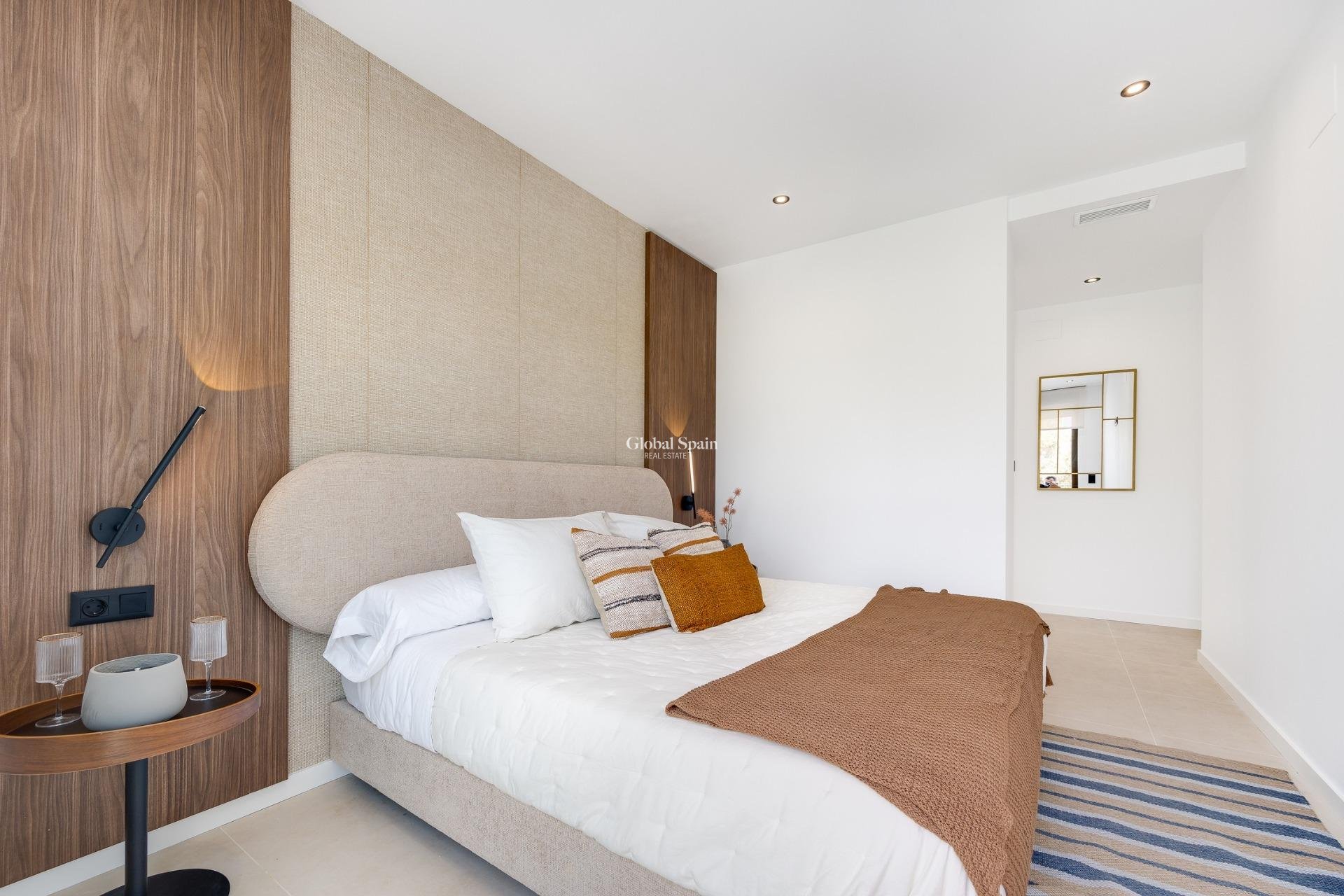 Neubau - VILLA -
LOS ALCÁZARES