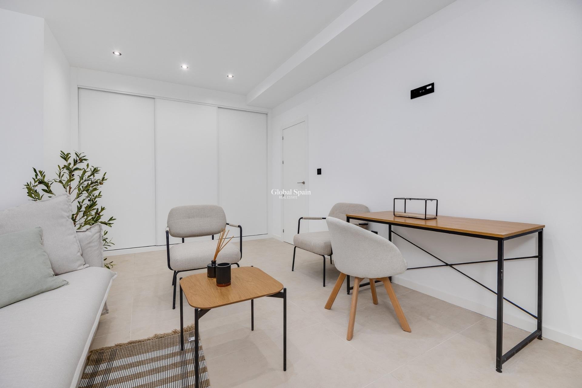 Neubau - VILLA -
LOS ALCÁZARES