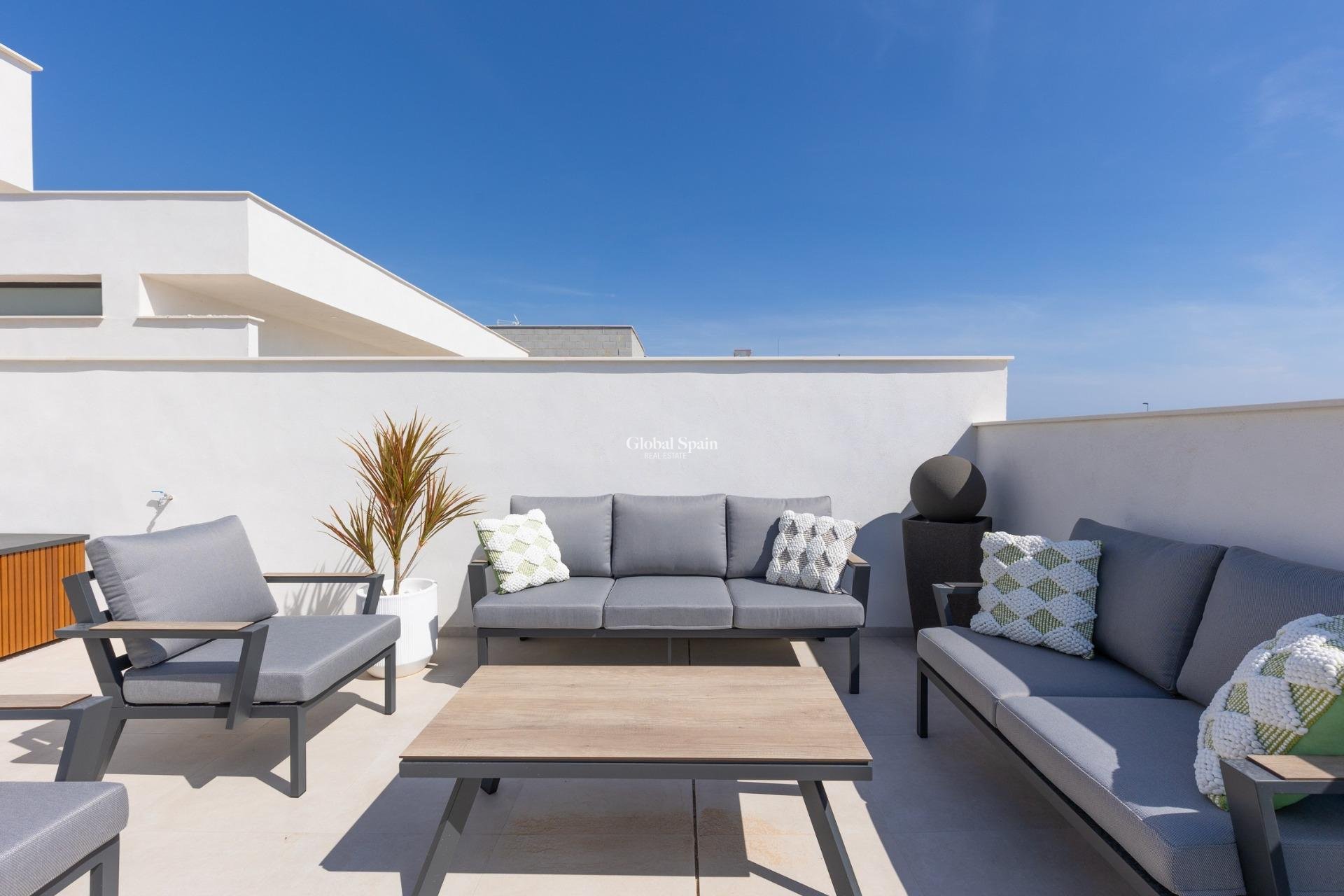 Neubau - VILLA -
LOS ALCÁZARES