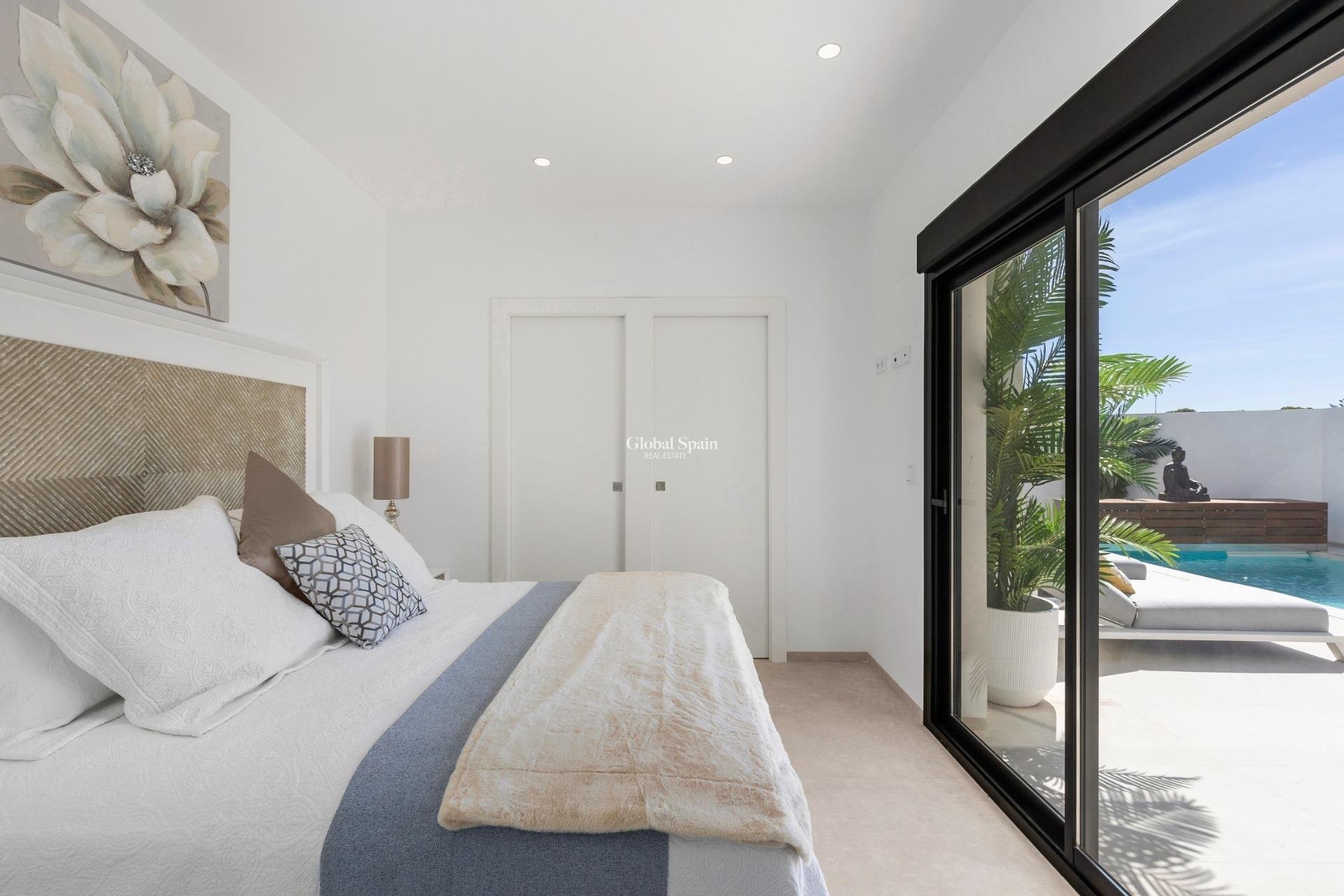 Neubau - VILLA -
LOS ALCÁZARES