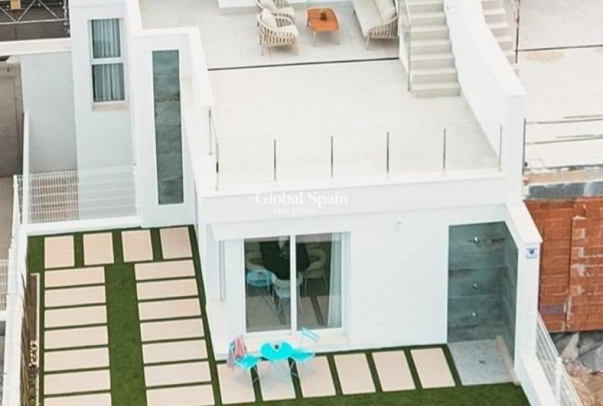 Neubau - VILLA -
LOS ALCÁZARES
