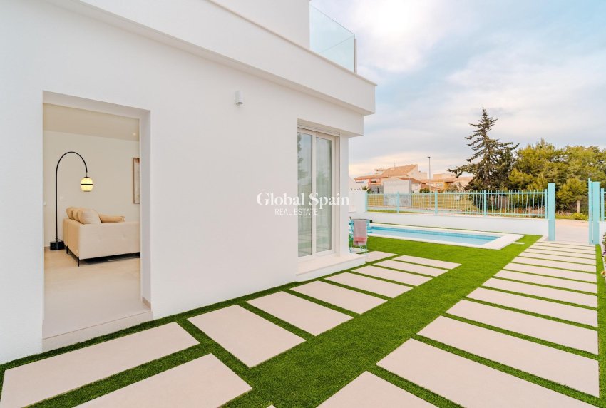 Neubau - VILLA -
LOS ALCÁZARES