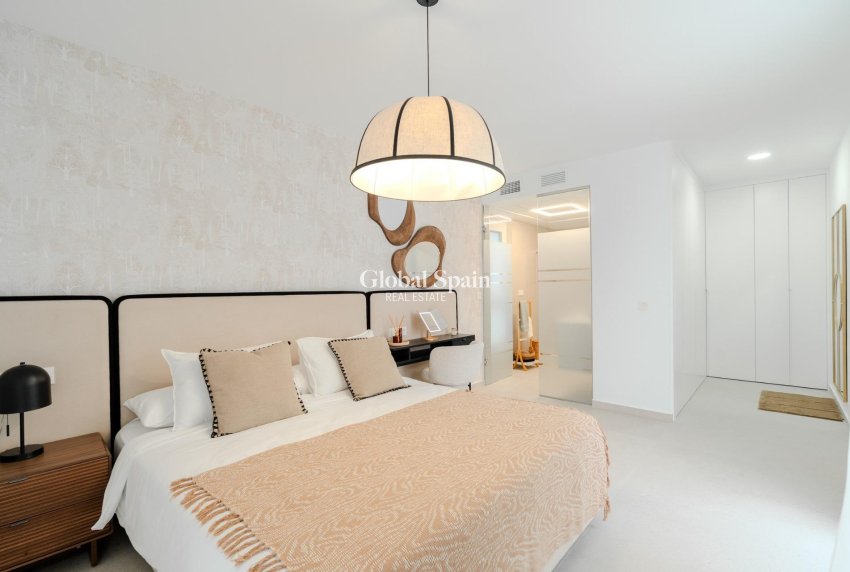 Neubau - VILLA -
LOS ALCÁZARES
