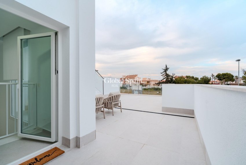 Neubau - VILLA -
LOS ALCÁZARES