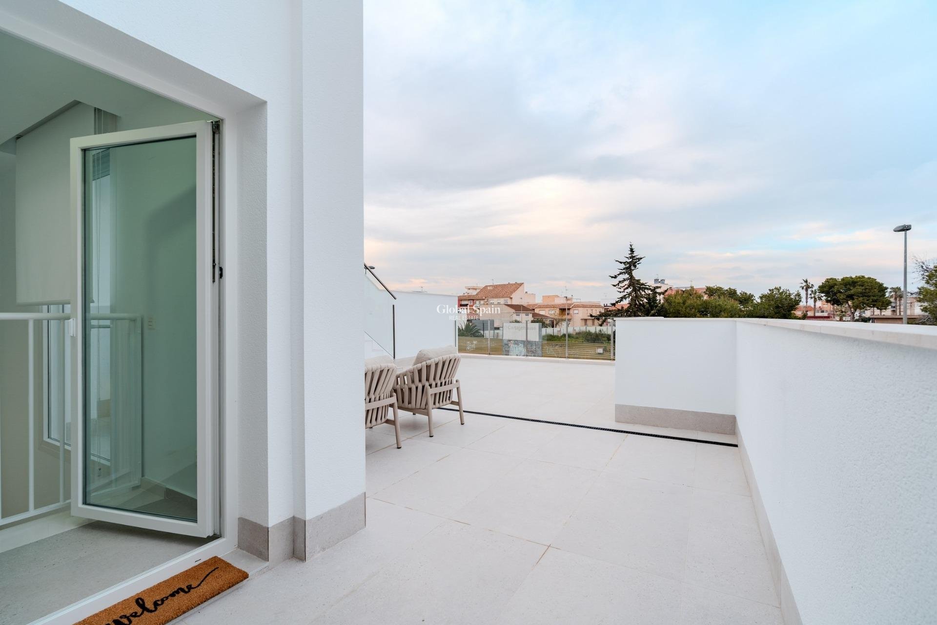 Neubau - VILLA -
LOS ALCÁZARES
