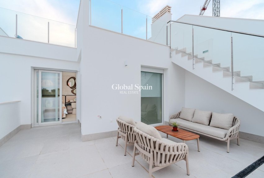 Neubau - VILLA -
LOS ALCÁZARES