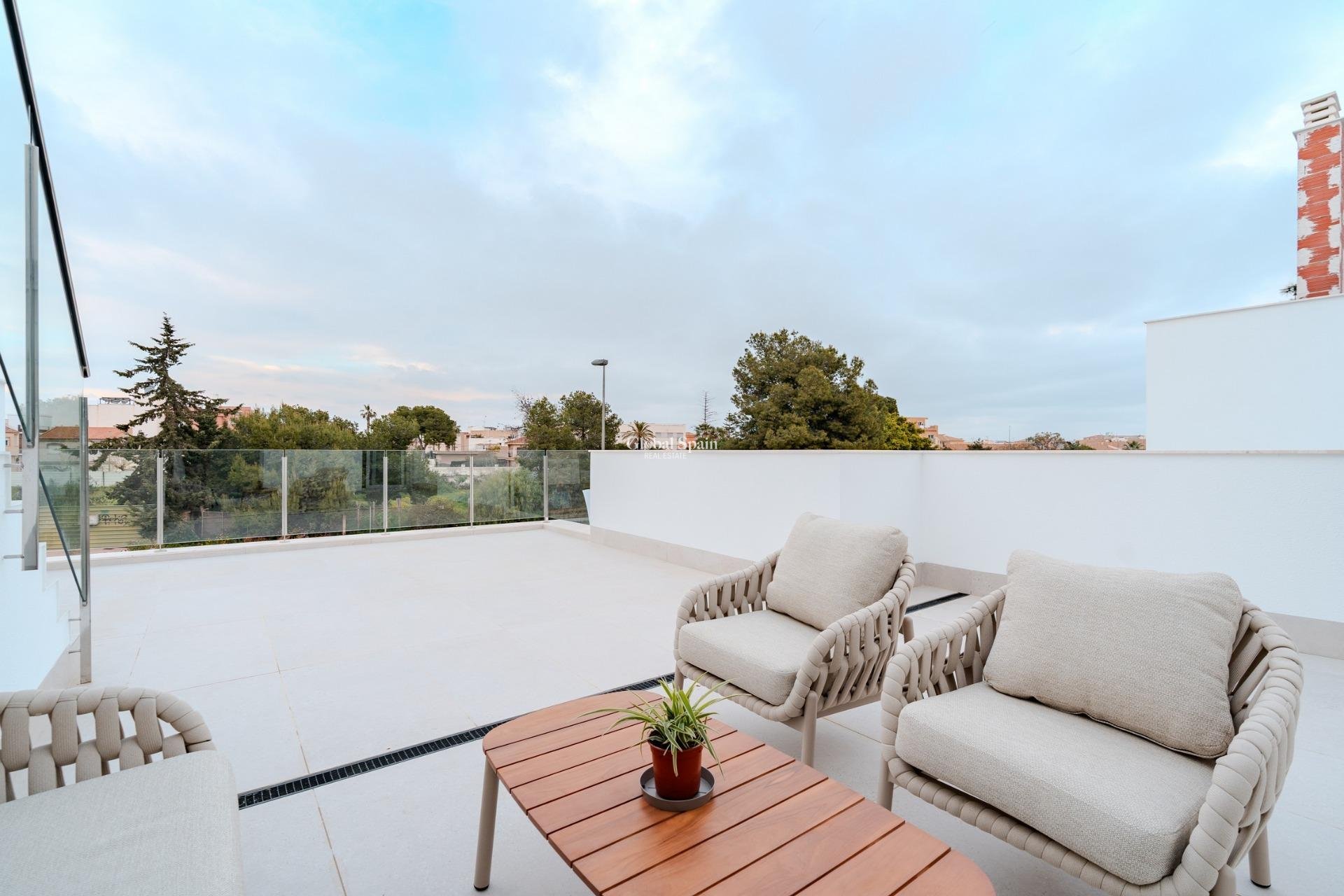 Neubau - VILLA -
LOS ALCÁZARES