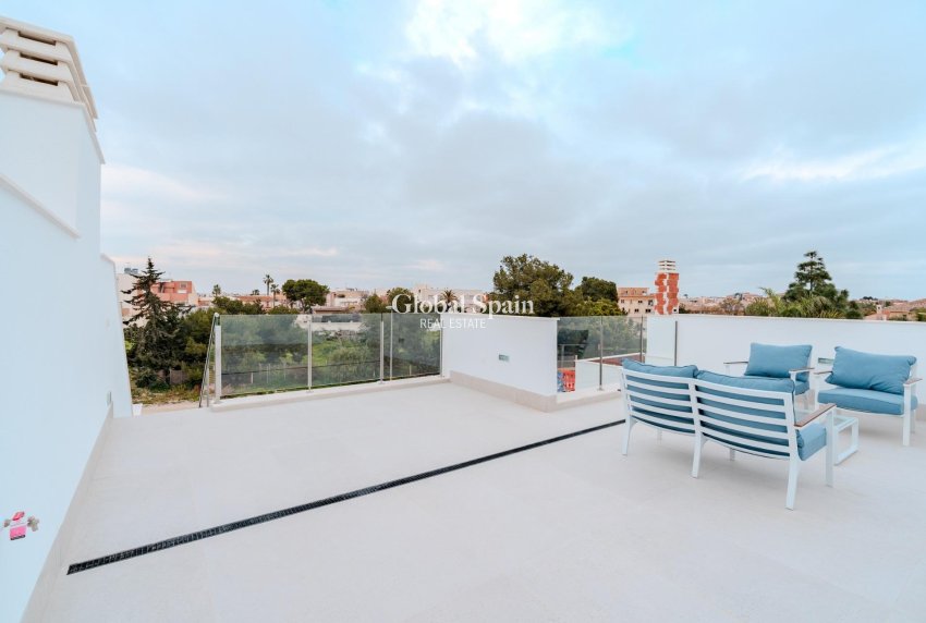 Neubau - VILLA -
LOS ALCÁZARES