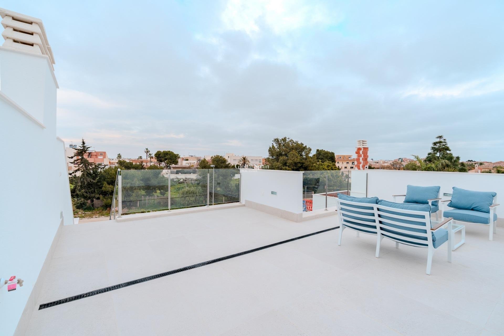 Neubau - VILLA -
LOS ALCÁZARES