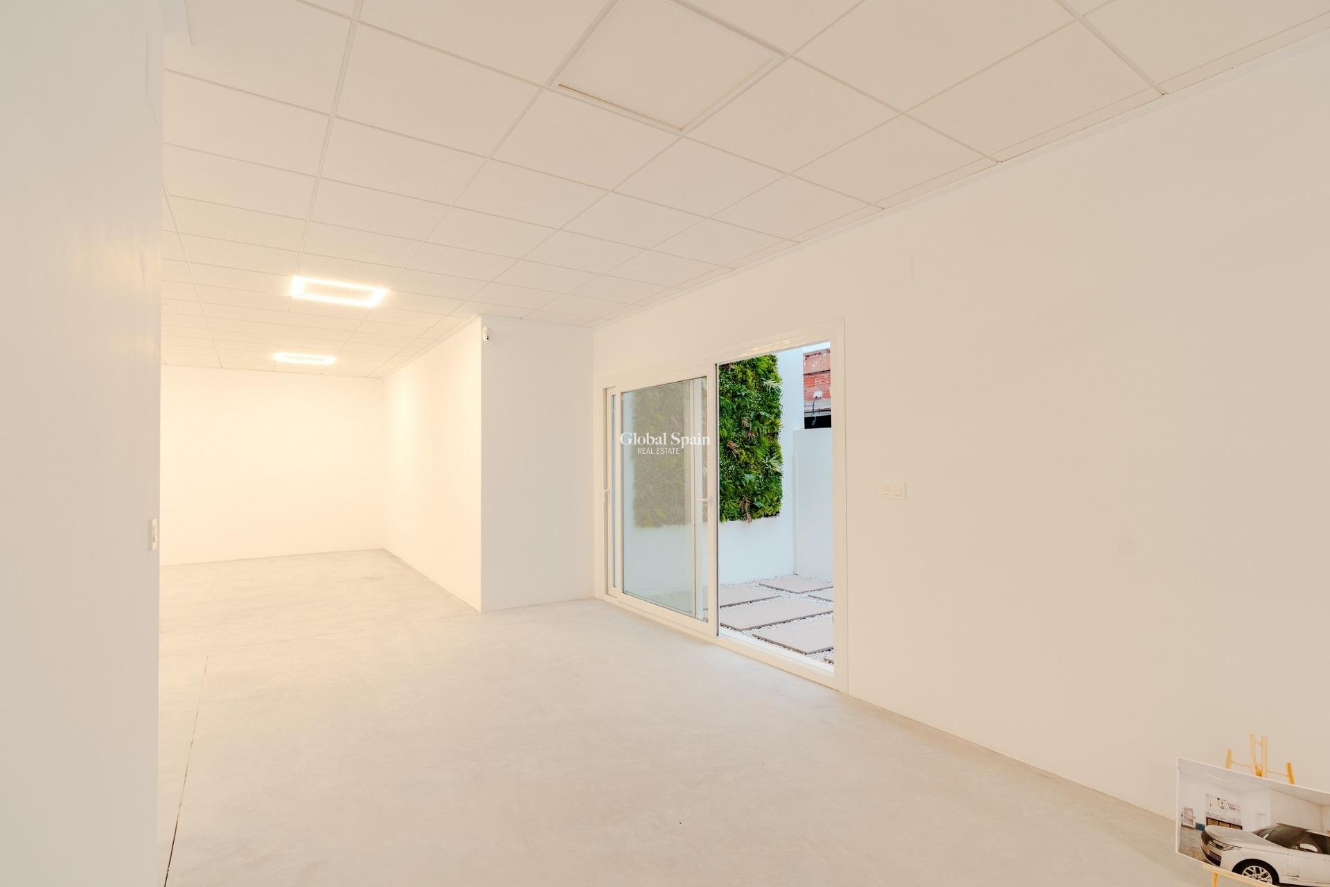 Neubau - VILLA -
LOS ALCÁZARES