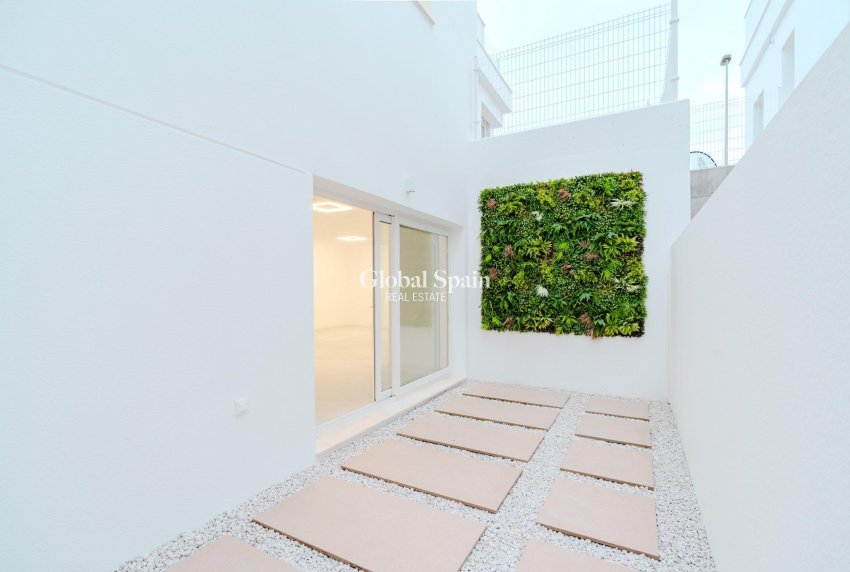 Neubau - VILLA -
LOS ALCÁZARES