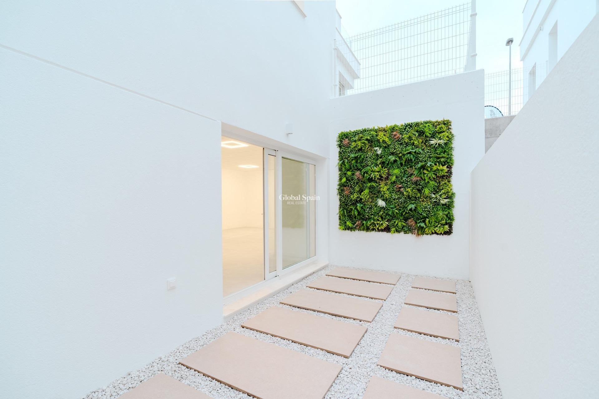 Neubau - VILLA -
LOS ALCÁZARES