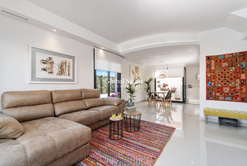 Neubau - VILLA -
LOS MONTESINOS - La Herrada