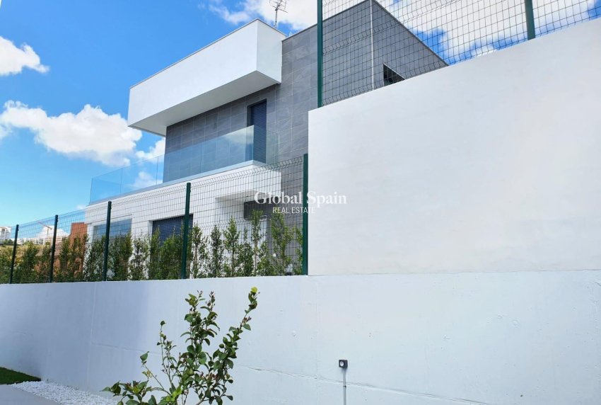 Neubau - VILLA -
MANILVA - La Duquesa