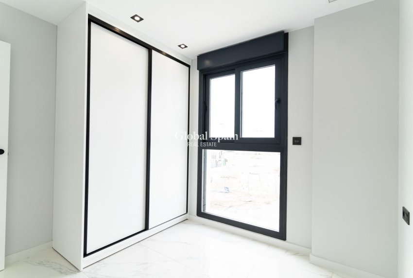 Neubau - VILLA -
ORIHUELA COSTA - Punta Prima