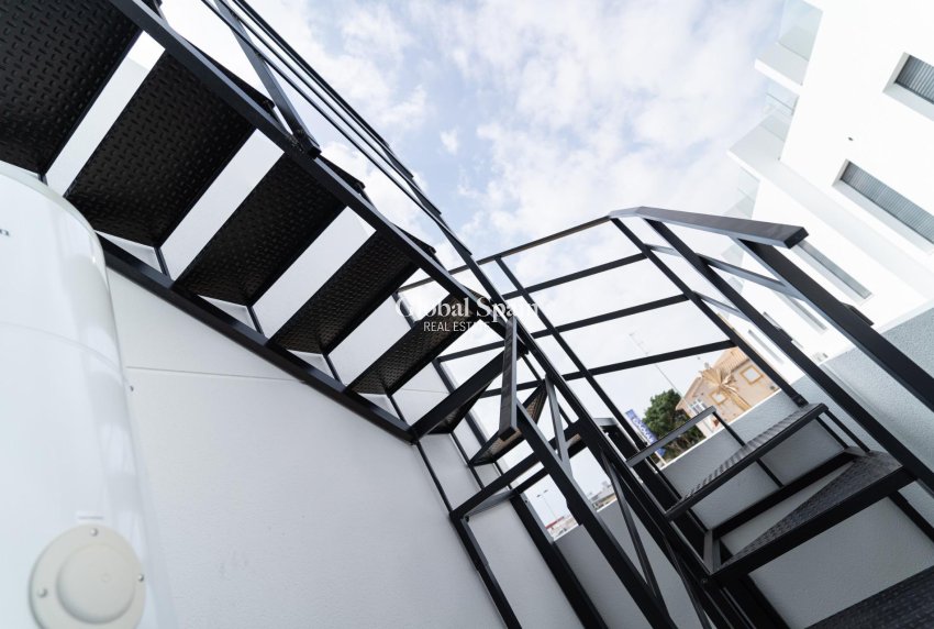 Neubau - VILLA -
ORIHUELA COSTA - Punta Prima