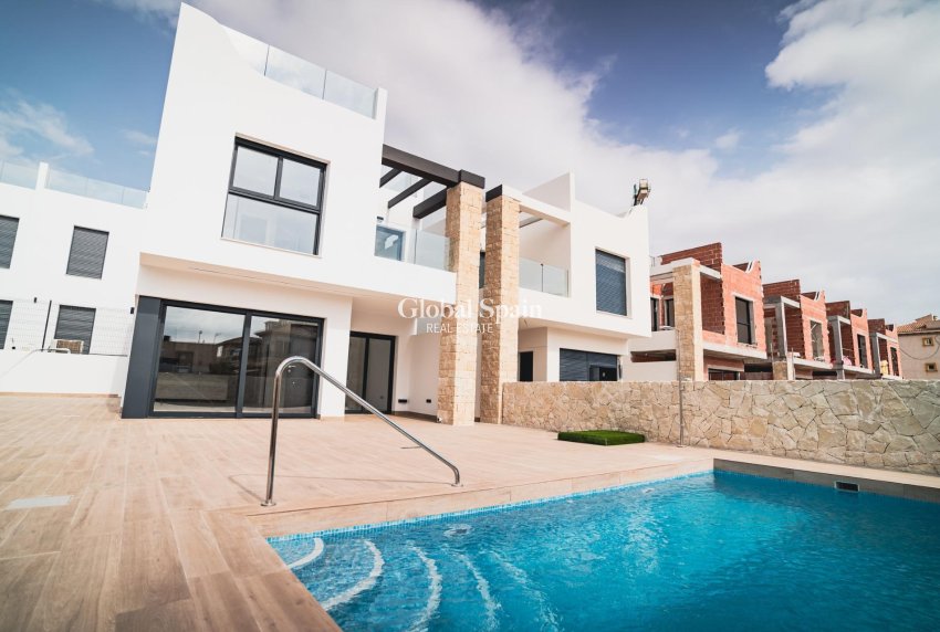 Neubau - VILLA -
ORIHUELA COSTA - Punta Prima