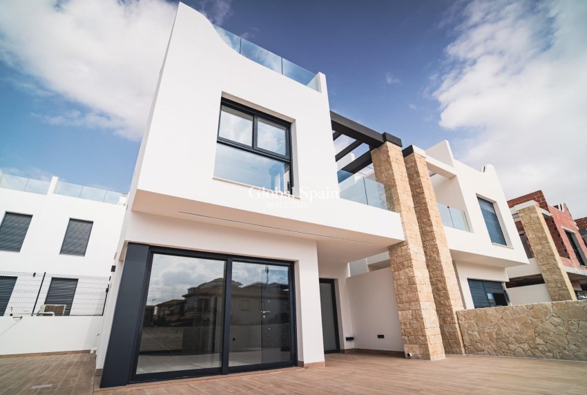 Neubau - VILLA -
ORIHUELA COSTA - Punta Prima