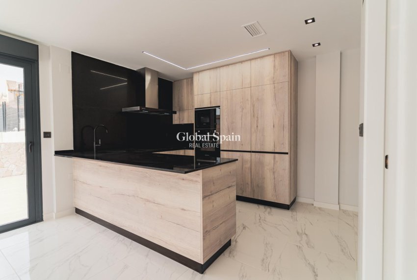 Neubau - VILLA -
ORIHUELA COSTA - Punta Prima