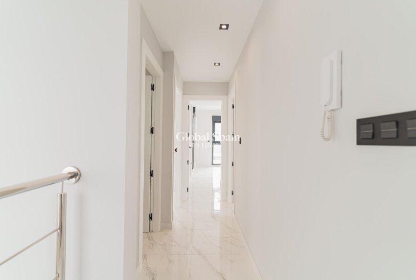 Neubau - VILLA -
ORIHUELA COSTA - Punta Prima