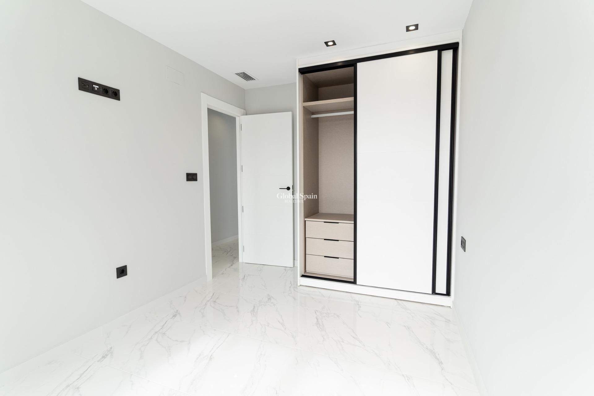Neubau - VILLA -
ORIHUELA COSTA - Punta Prima