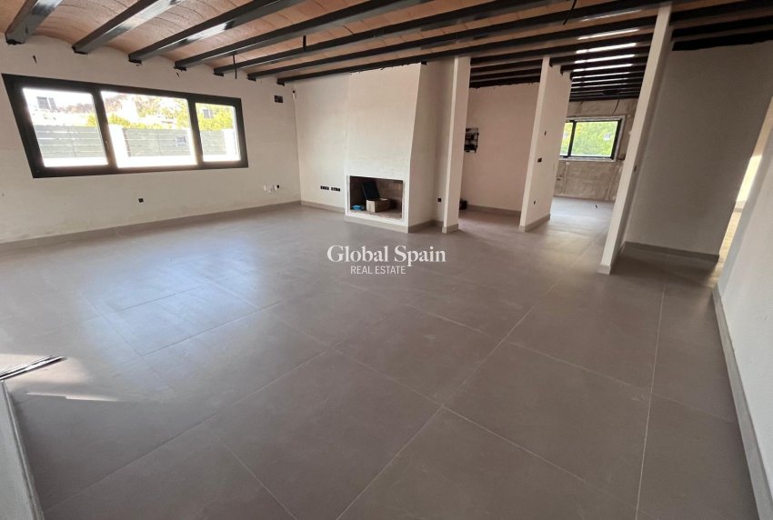 Neubau - VILLA -
PENÀGUILA - El Olivar