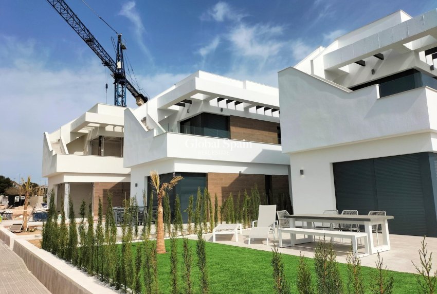 Neubau - VILLA -
PILAR DE LA HORADADA - Lo Romero Golf