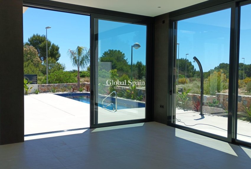 Neubau - VILLA -
PILAR DE LA HORADADA - Roda Golf