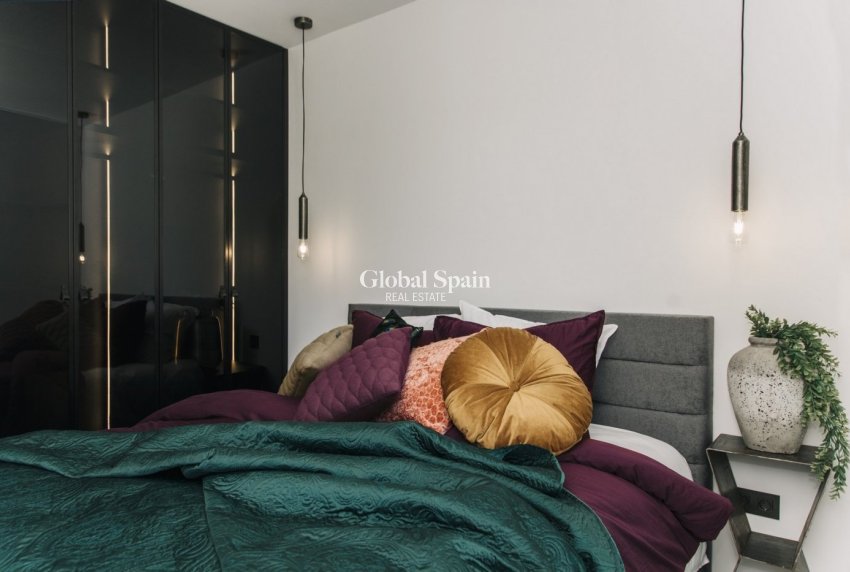 Neubau - VILLA -
ROJALES - ALTOS DE LA MARQUESA