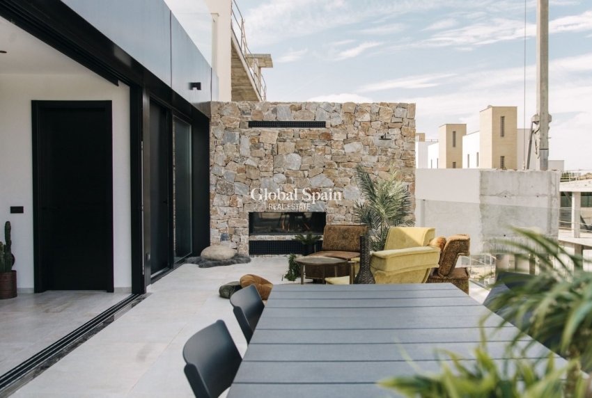 Neubau - VILLA -
ROJALES - ALTOS DE LA MARQUESA