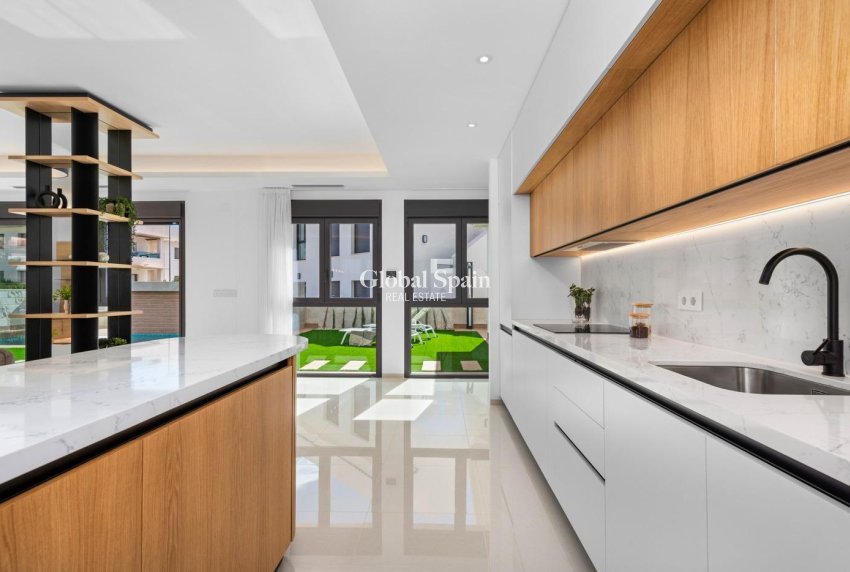 Neubau - Villa -
ROJALES - Doña Pepa