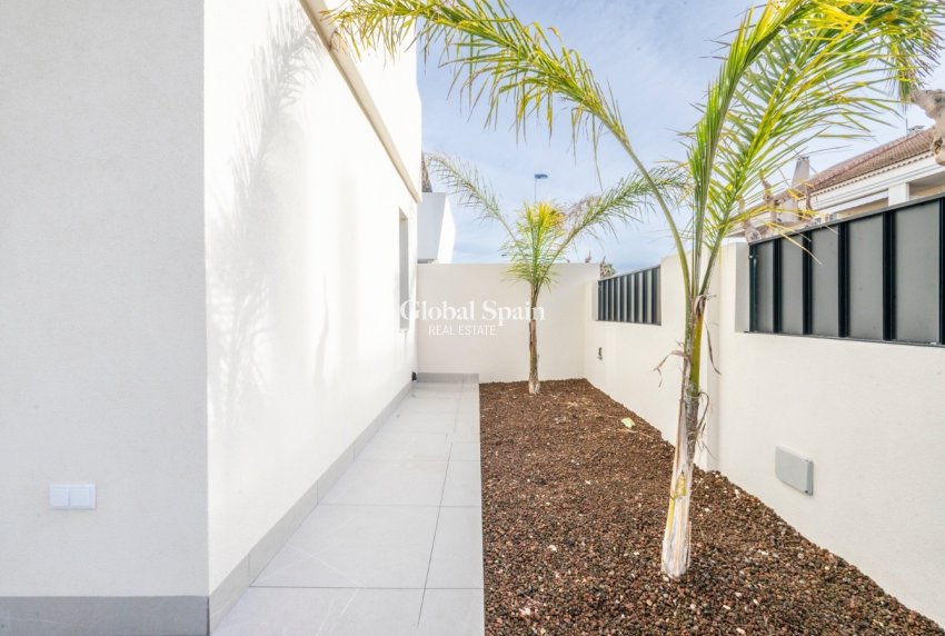 Neubau - VILLA -
ROLDÁN