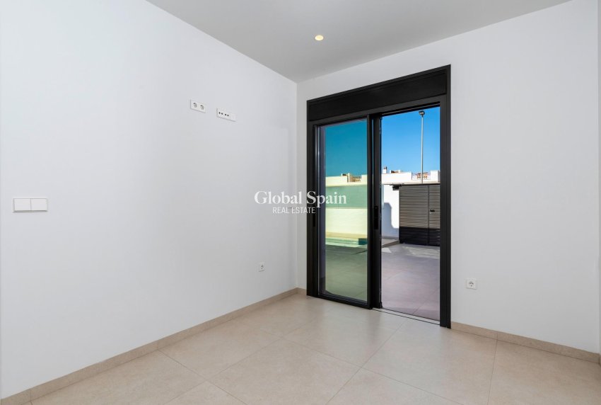 Neubau - VILLA -
SAN JAVIER - Parque del doce
