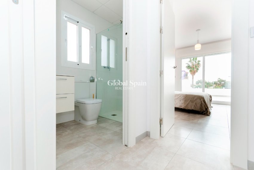 Neubau - Villa -
TORREVIEJA - Torreta