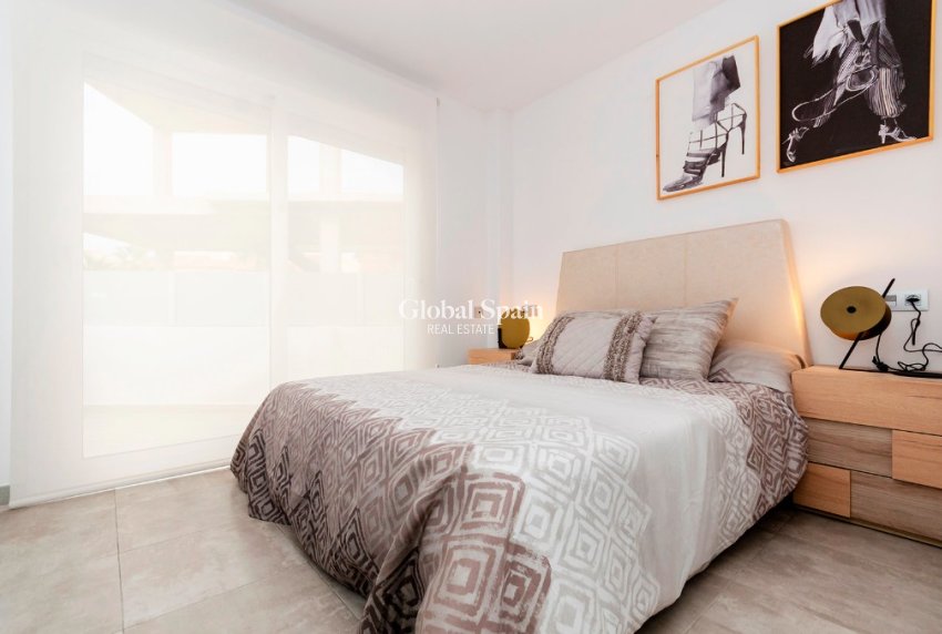 Neubau - Villa -
TORREVIEJA - Torreta