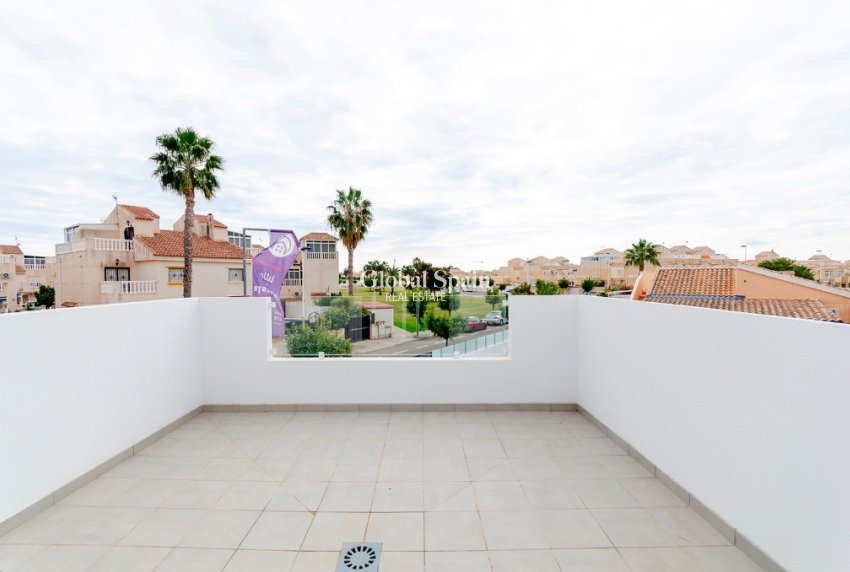 Neubau - Villa -
TORREVIEJA - Torreta