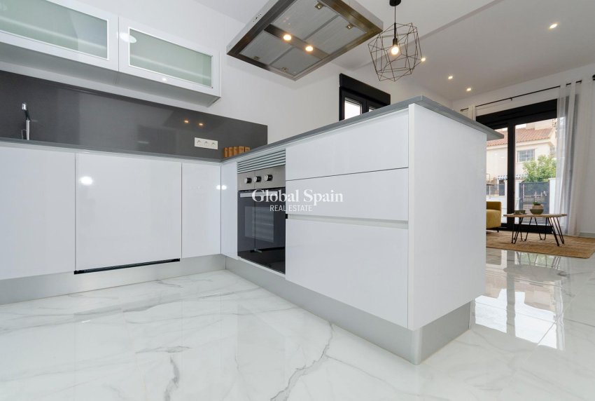 Neubau - VILLA -
TORREVIEJA - Torretas