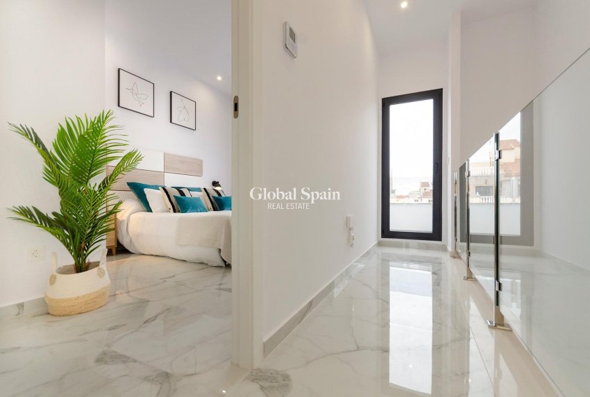 Neubau - VILLA -
TORREVIEJA - Torretas