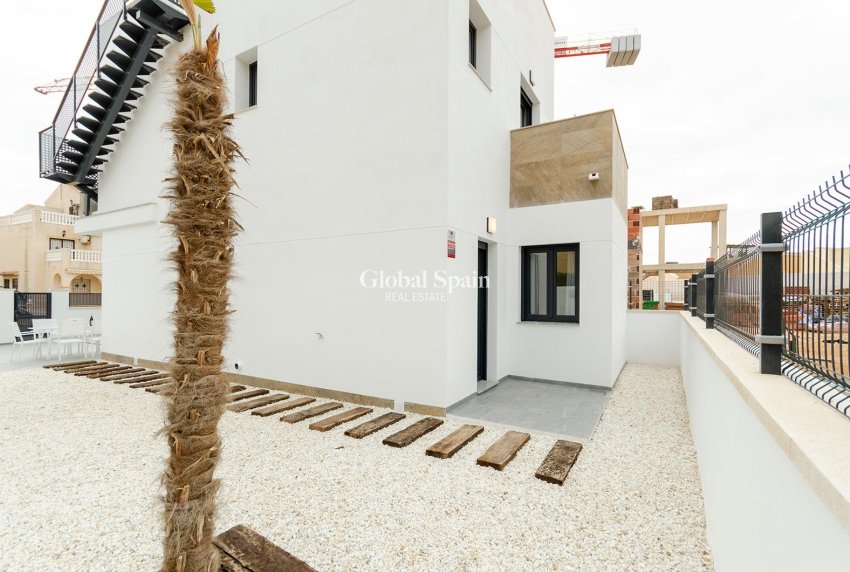 Neubau - VILLA -
TORREVIEJA - Torretas