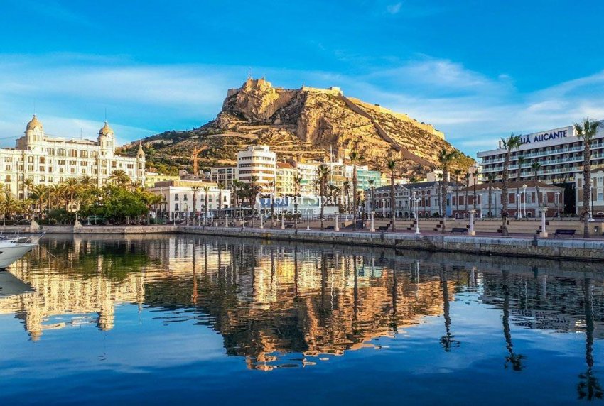 Neubau - WOHNUNG -
ALICANTE - Centro