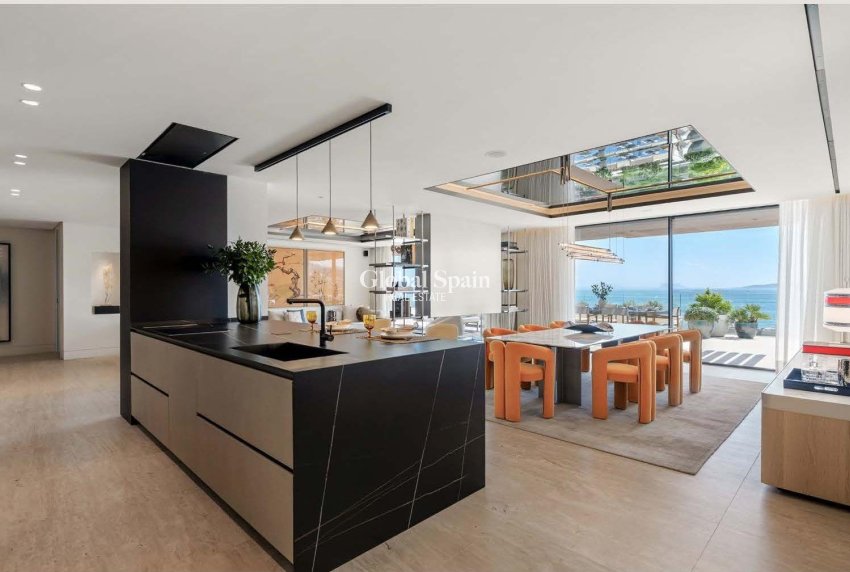 New Build - APARTMENT -
ESTEPONA - Playa del Cristo