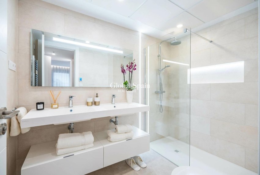 New Build - APARTMENT -
FUENGIROLA - Centro