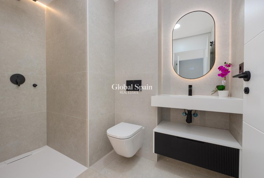 New Build - APARTMENT -
GUARDAMAR DEL SEGURA - Avda del Puerto
