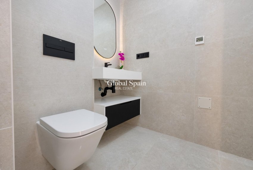 New Build - APARTMENT -
GUARDAMAR DEL SEGURA - Avda del Puerto