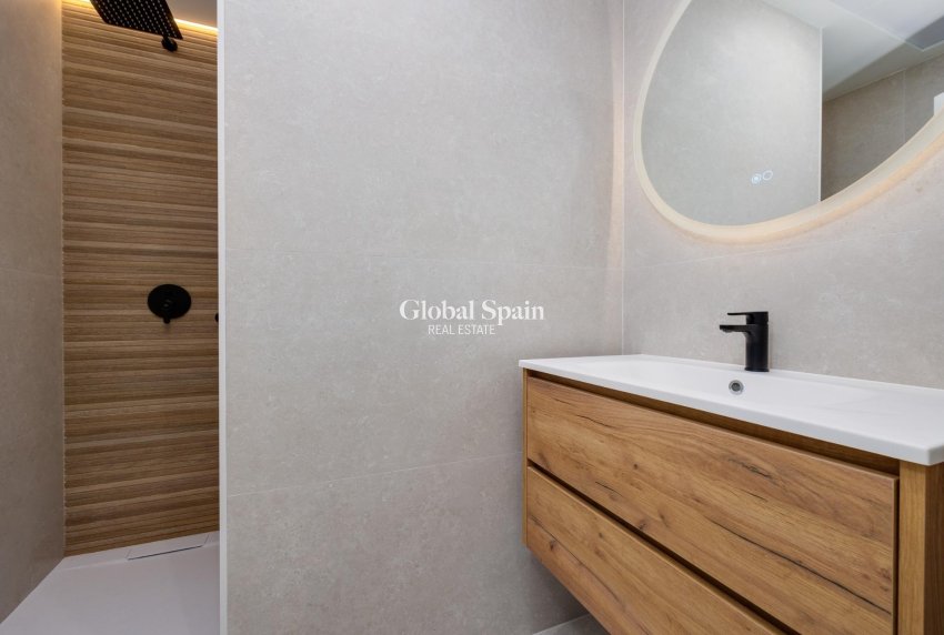 New Build - APARTMENT -
GUARDAMAR DEL SEGURA - Avda del Puerto