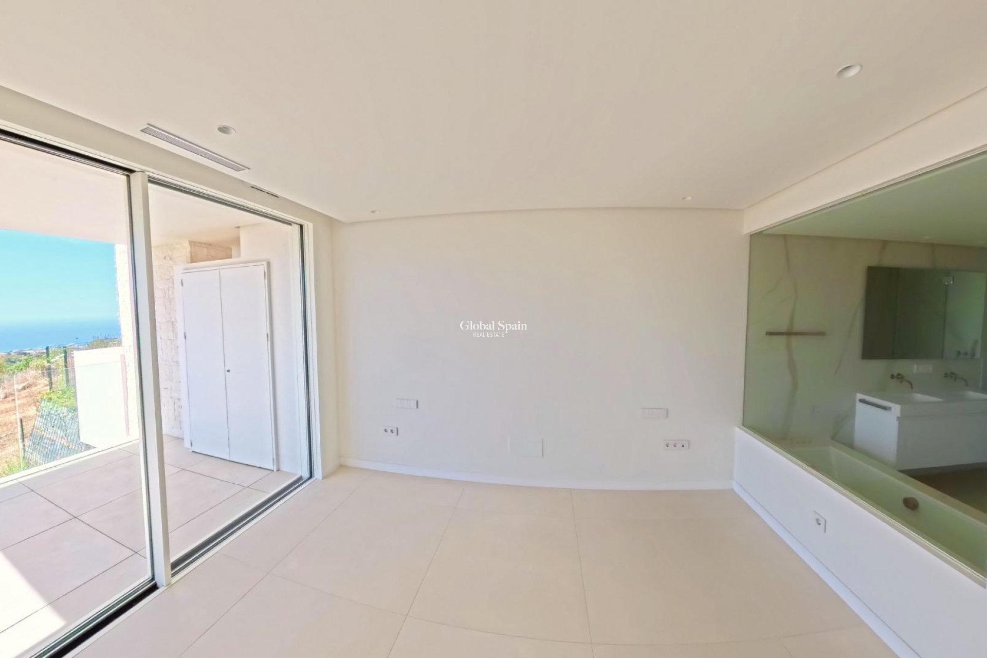 New Build - APARTMENT -
OJÉN - El Soto De Marbella