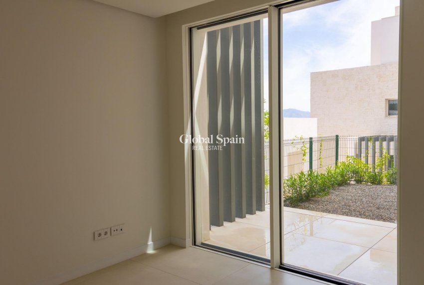 New Build - APARTMENT -
OJÉN - El Soto De Marbella